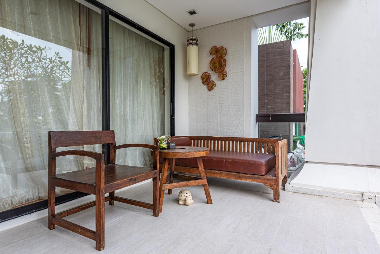 Summit Windmill Golf Suite Hotel At Suvarnabhumi Bangkok Exterior photo A balcony in a hotel