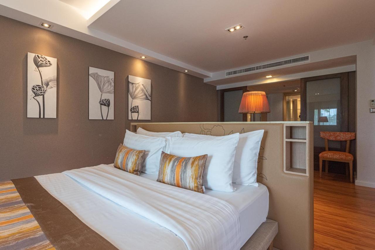 Summit Windmill Golf Suite Hotel At Suvarnabhumi Bangkok Exterior photo A bedroom at the hotel
