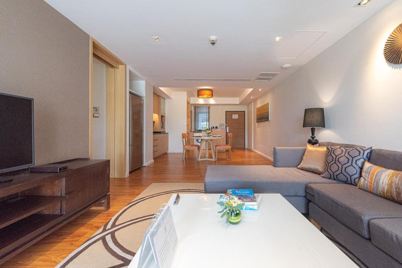 Summit Windmill Golf Suite Hotel At Suvarnabhumi Bangkok Exterior photo A living room in a suite at the hotel