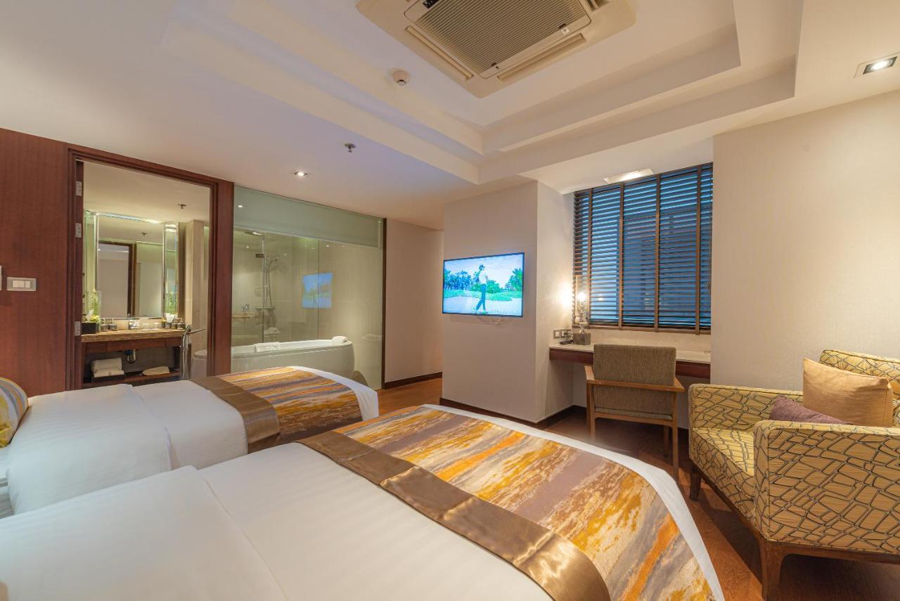 Summit Windmill Golf Suite Hotel At Suvarnabhumi Bangkok Exterior photo Deluxe Room