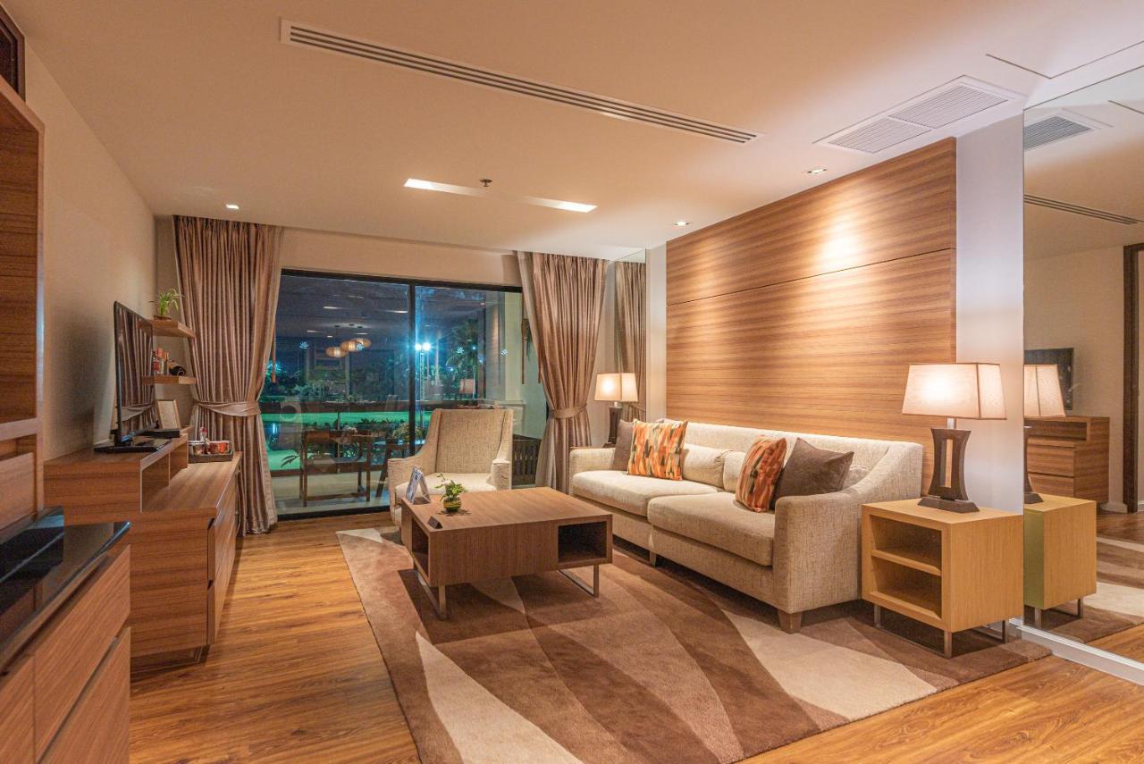 Summit Windmill Golf Suite Hotel At Suvarnabhumi Bangkok Exterior photo A living room in a condominium