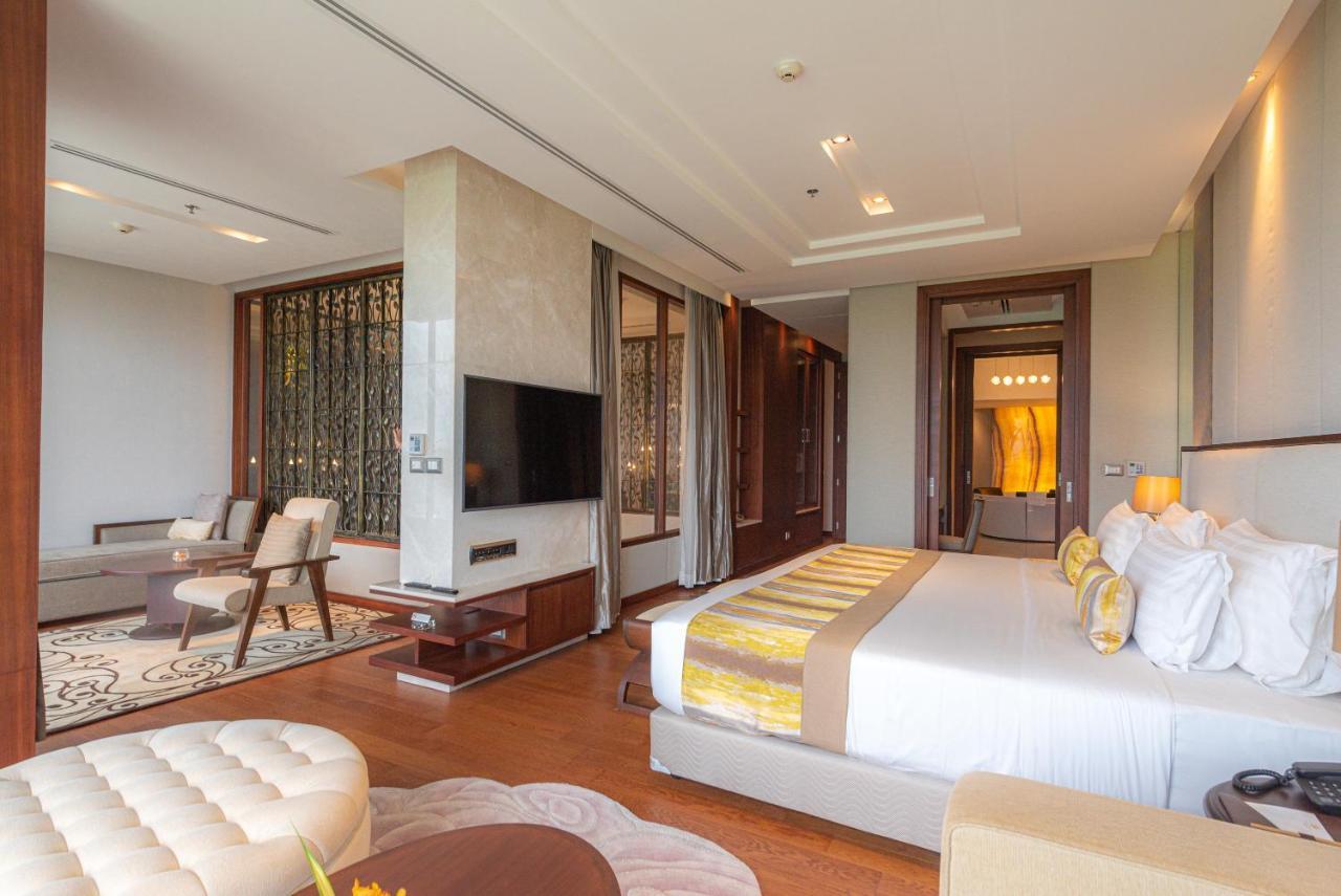 Summit Windmill Golf Suite Hotel At Suvarnabhumi Bangkok Exterior photo A suite at the hotel
