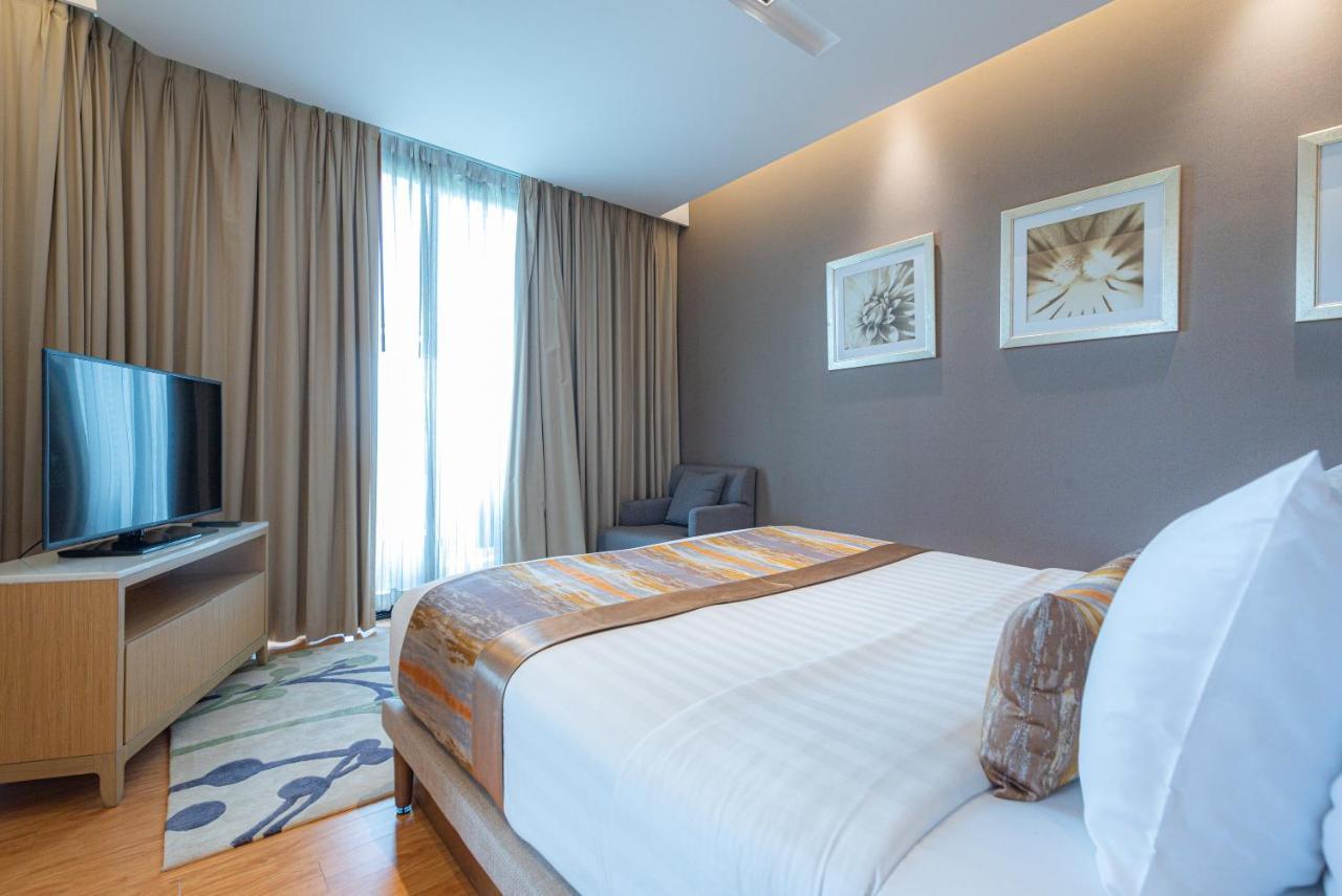 Summit Windmill Golf Suite Hotel At Suvarnabhumi Bangkok Exterior photo Deluxe Room