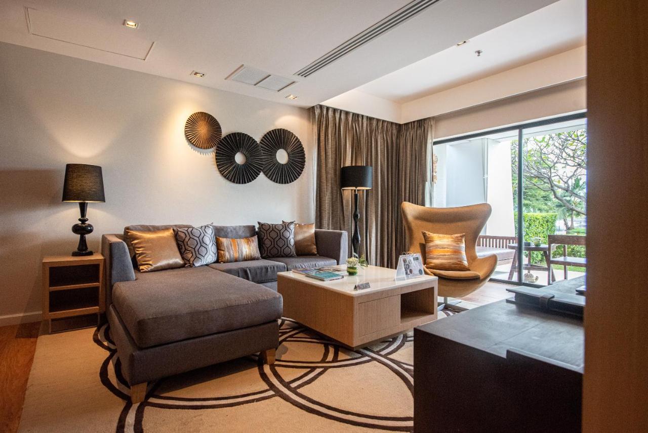 Summit Windmill Golf Suite Hotel At Suvarnabhumi Bangkok Exterior photo Living room