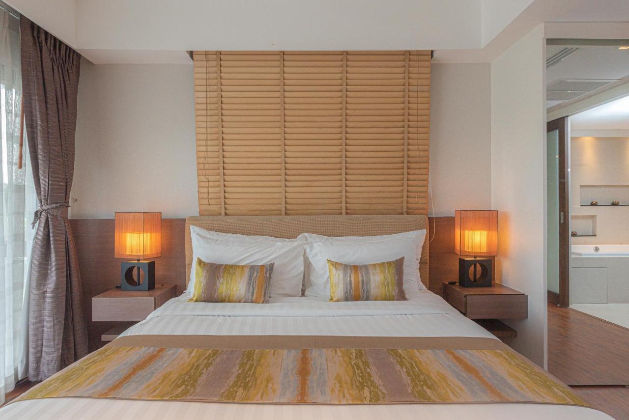Summit Windmill Golf Suite Hotel At Suvarnabhumi Bangkok Exterior photo A bedroom at the hotel
