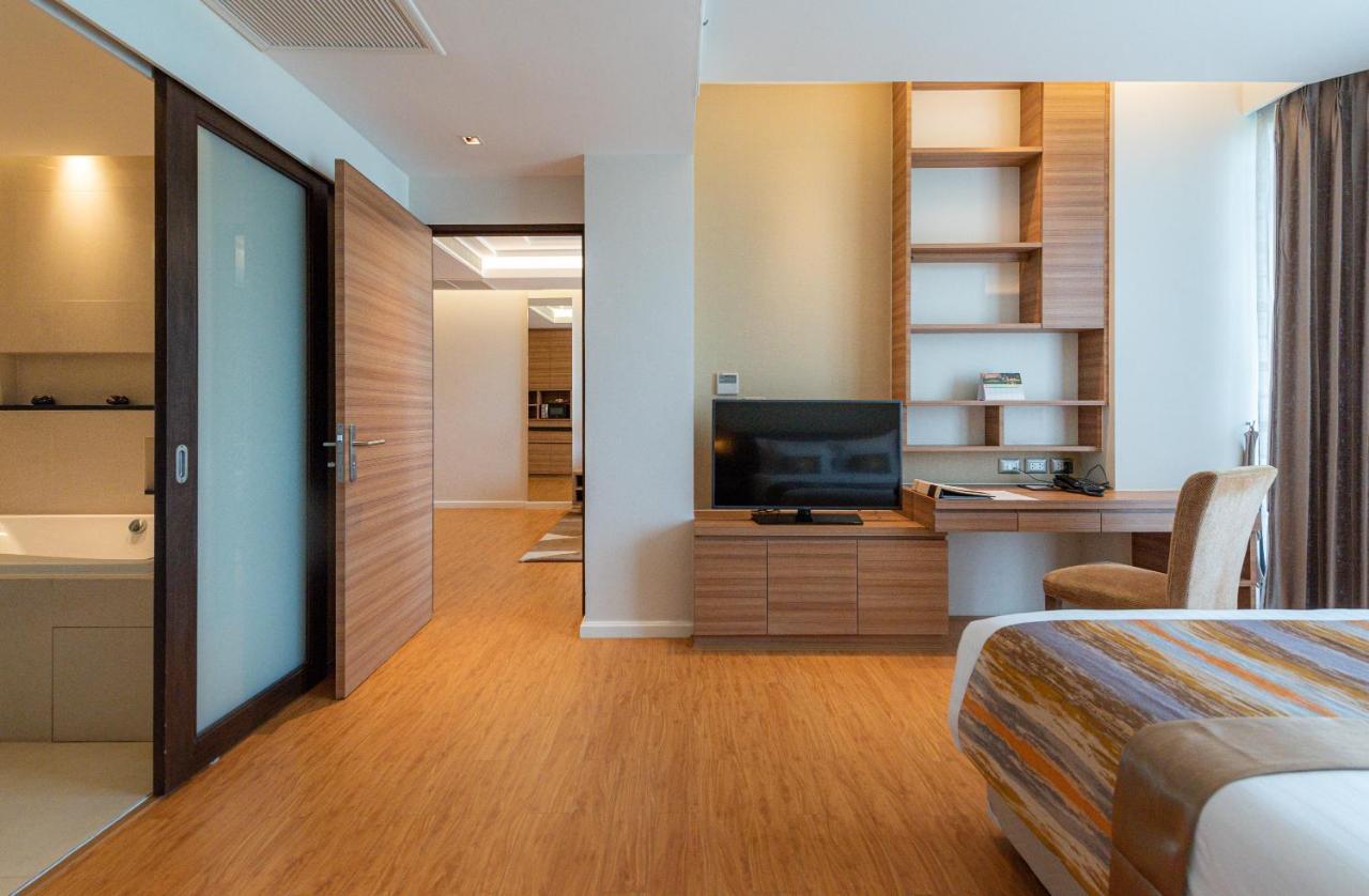 Summit Windmill Golf Suite Hotel At Suvarnabhumi Bangkok Exterior photo A room with a bamboo floor
