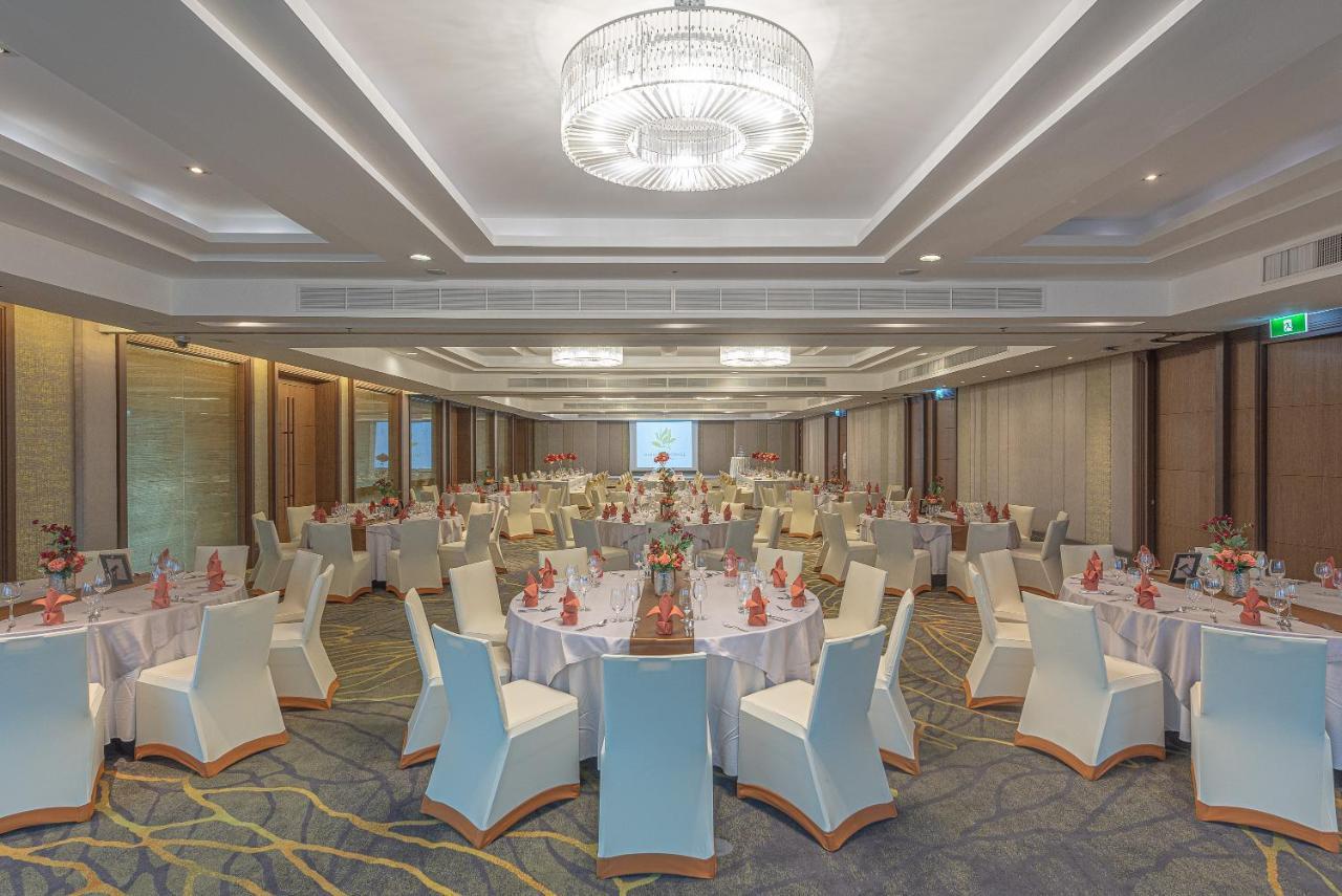 Summit Windmill Golf Suite Hotel At Suvarnabhumi Bangkok Exterior photo The Grand Ballroom