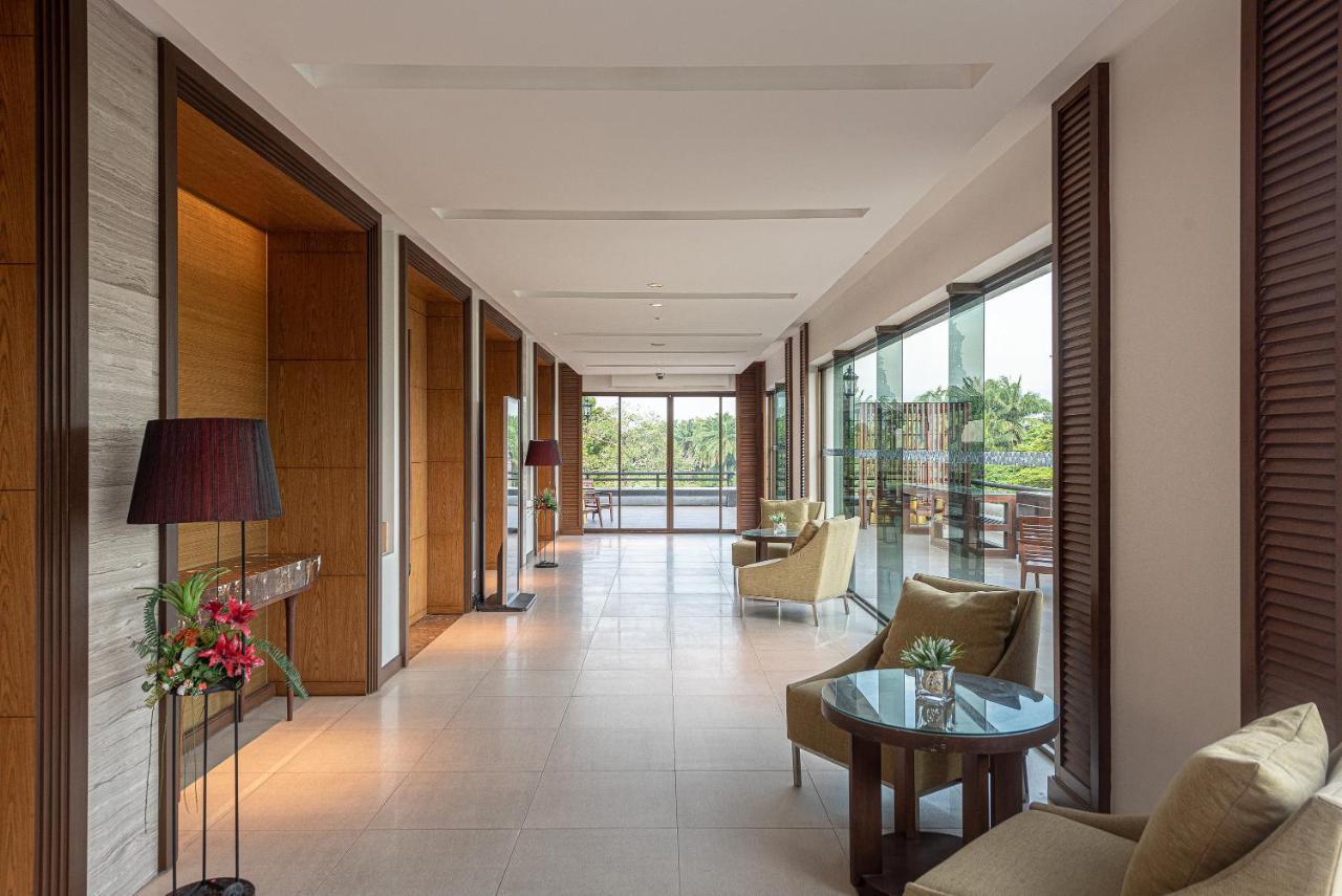 Summit Windmill Golf Suite Hotel At Suvarnabhumi Bangkok Exterior photo The interior of the hotel