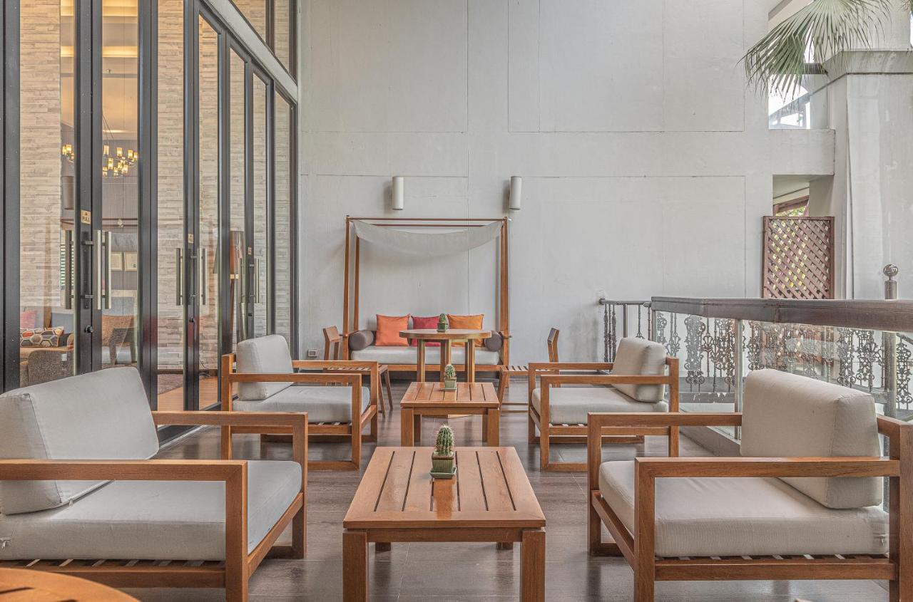 Summit Windmill Golf Suite Hotel At Suvarnabhumi Bangkok Exterior photo The hotel's lobby