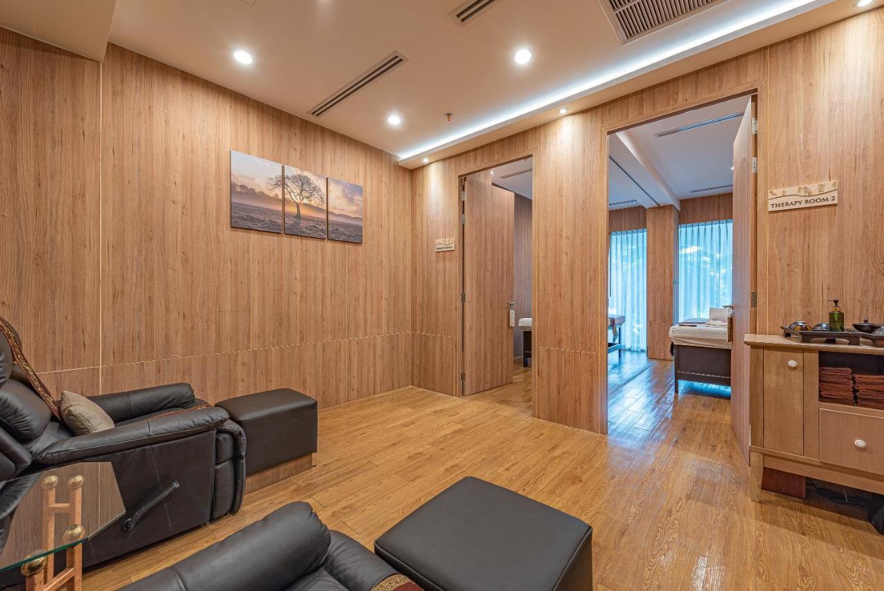 Summit Windmill Golf Suite Hotel At Suvarnabhumi Bangkok Exterior photo A private room at a spa in Hong Kong