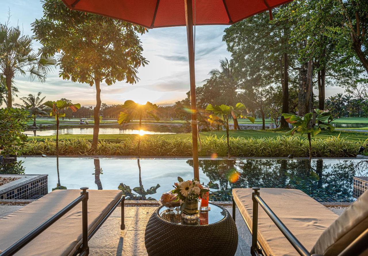 Summit Windmill Golf Suite Hotel At Suvarnabhumi Bangkok Exterior photo View of the golf course from the clubhouse
